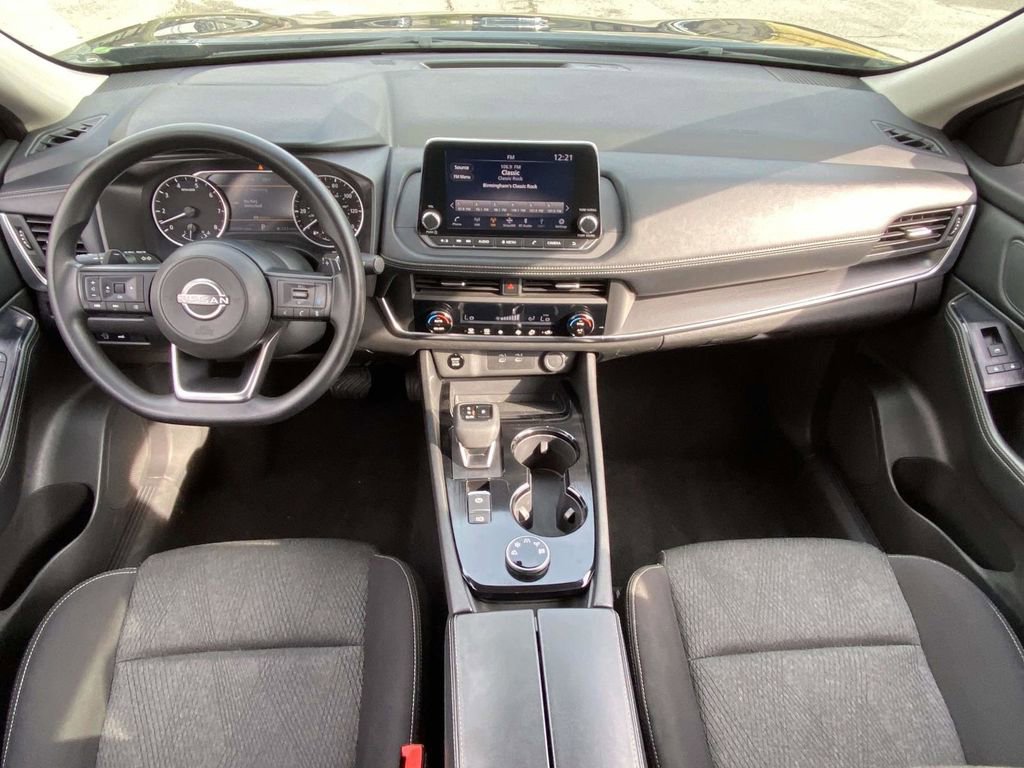 Used 2024 Nissan Rogue SV image 10