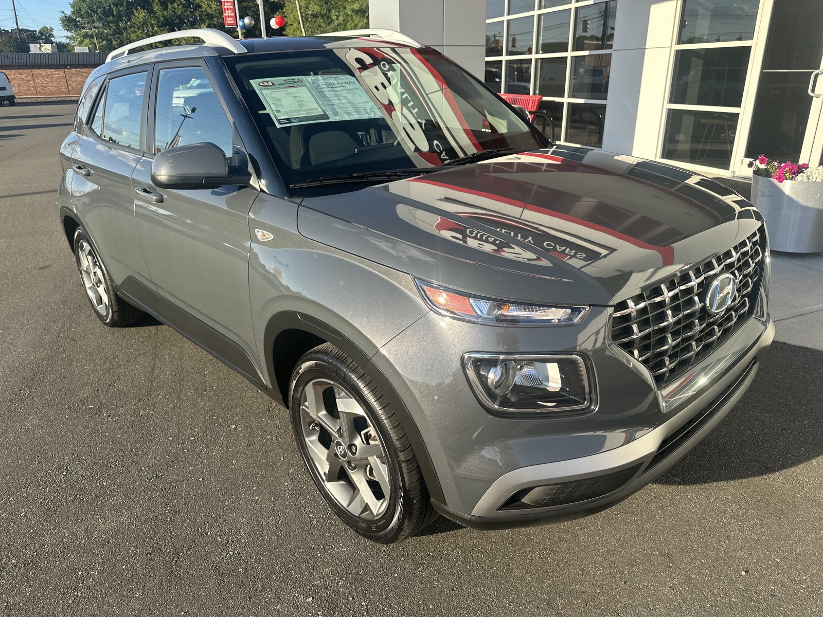 Used 2025 Hyundai Venue SEL FWD image 2
