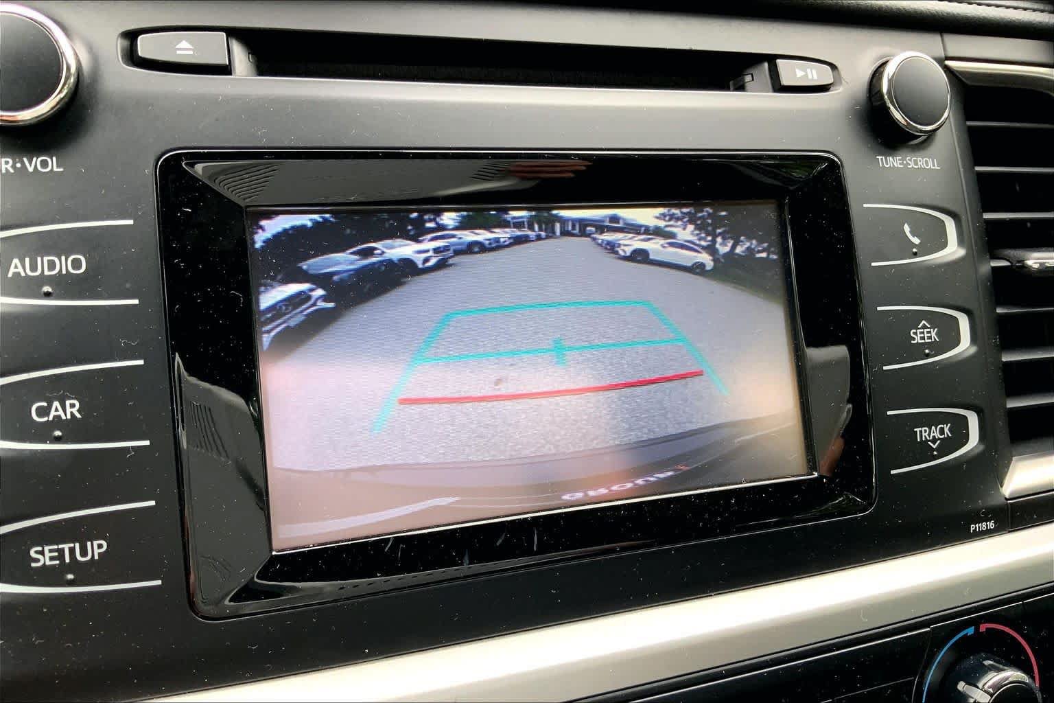 Used 2019 Toyota Highlander LE AWD/4WD image 29