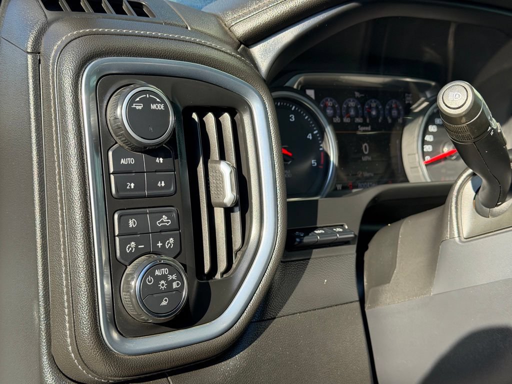 Used 2020 Chevrolet Silverado 2500 High Country w/ Technology Package AWD/4WD image 25
