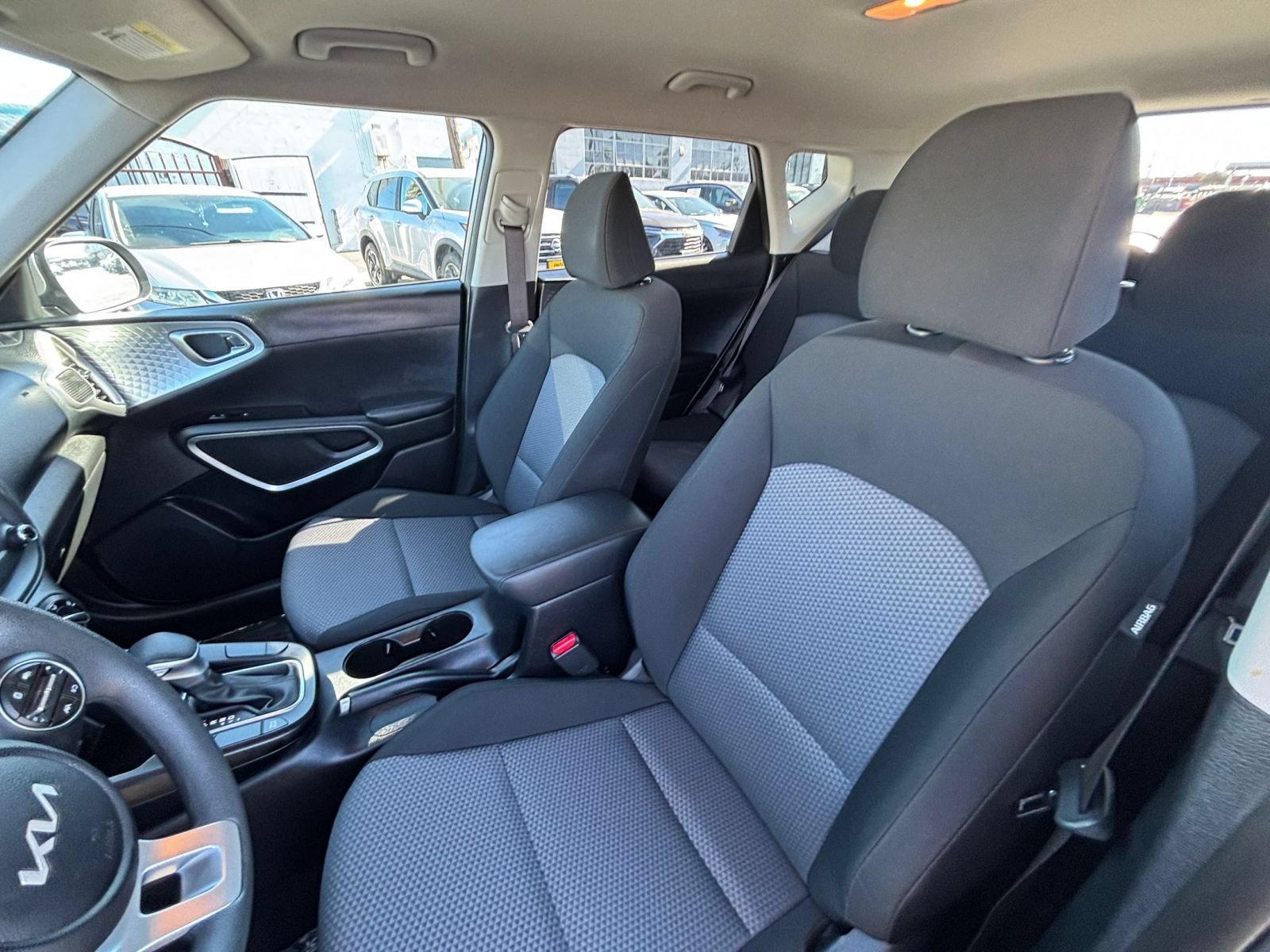 Used 2025 Kia Soul LX w/ LX Technology Package FWD image 36