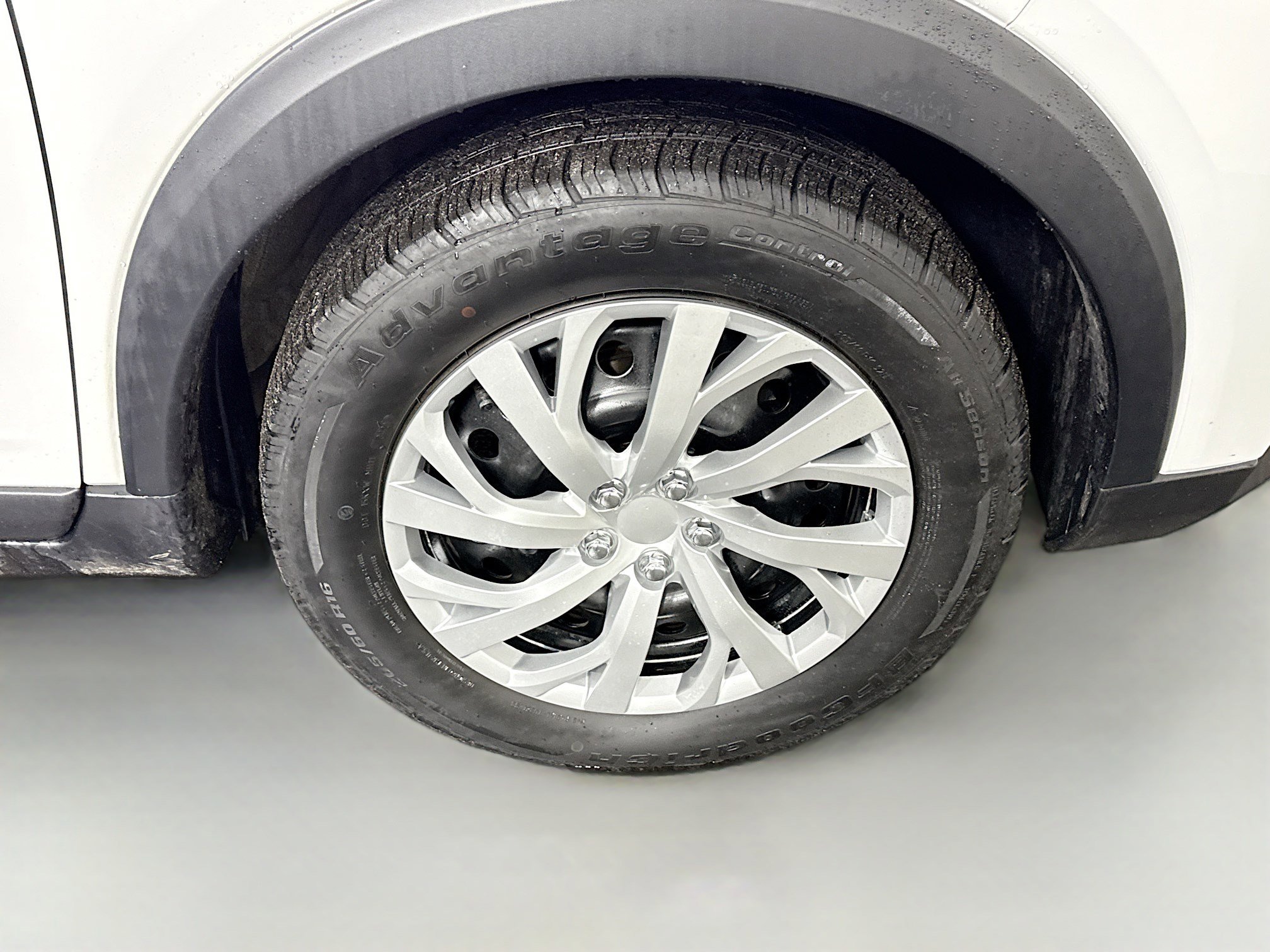 Used 2020 Nissan Kicks S image 32