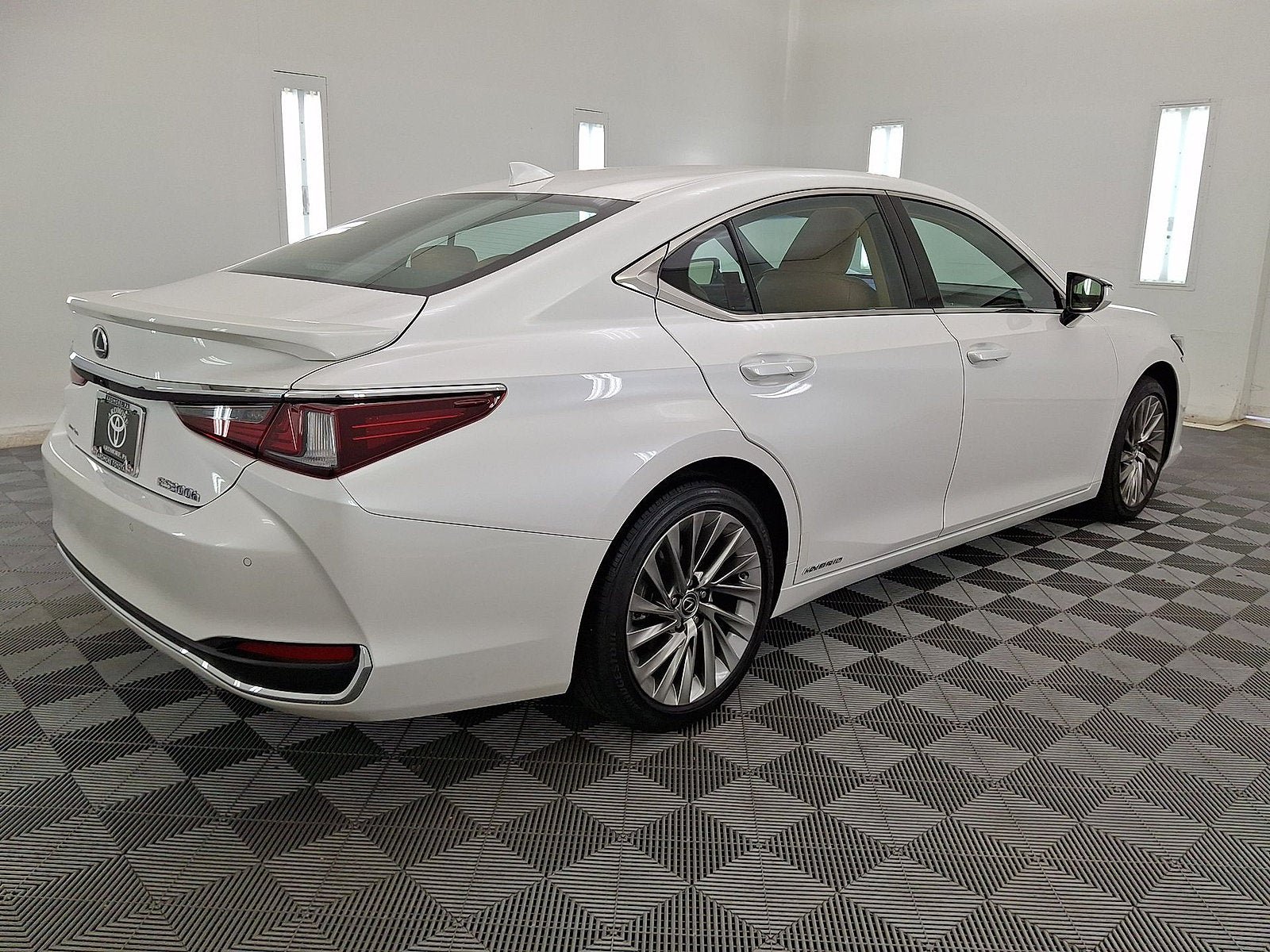 Used 2022 Lexus ES 300h w/ Luxury Package FWD image 17