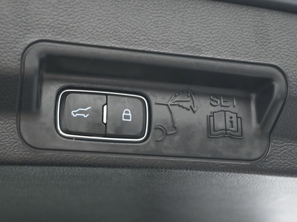 Certified 2022 Ford Explorer XLT w/ Equipment Group 202A image 26