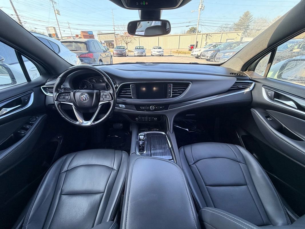Used 2023 Buick Enclave Essence image 21