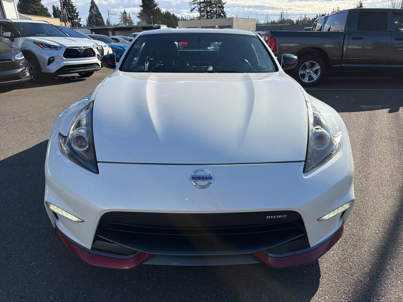 Used 2017 Nissan 370Z NISMO RWD image 11
