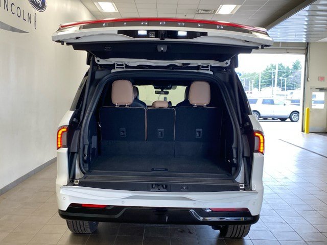 New 2026 Lincoln Navigator Black Label AWD/4WD image 9