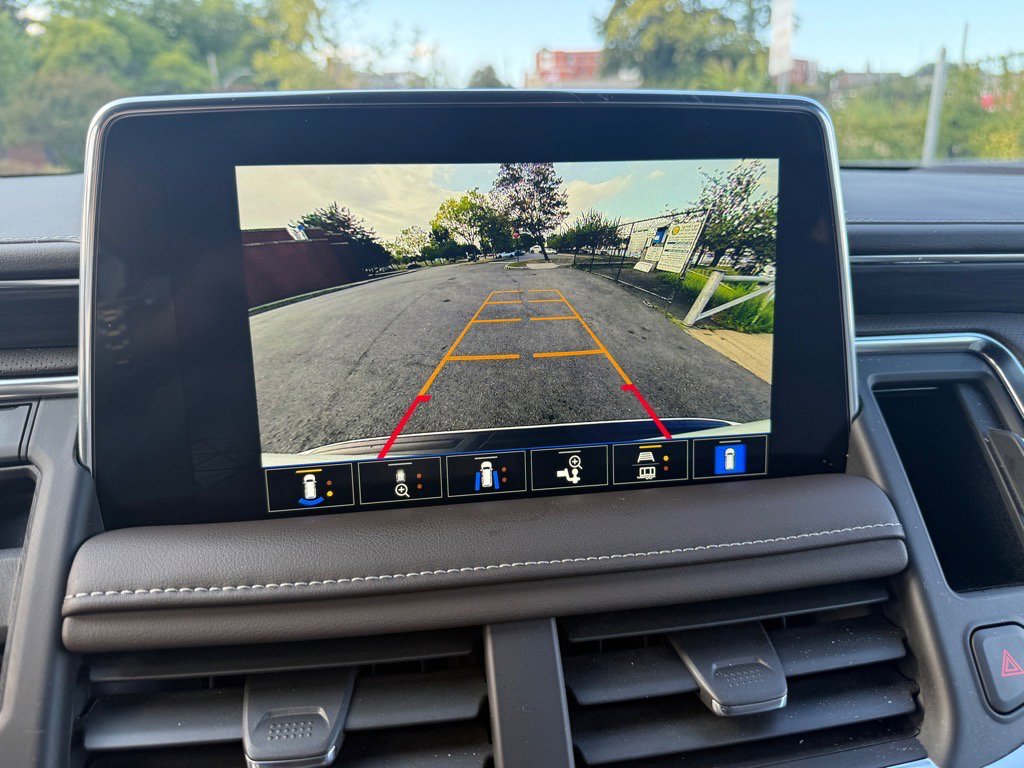 Used 2024 GMC Yukon SLT w/ SLT Luxury Package image 22