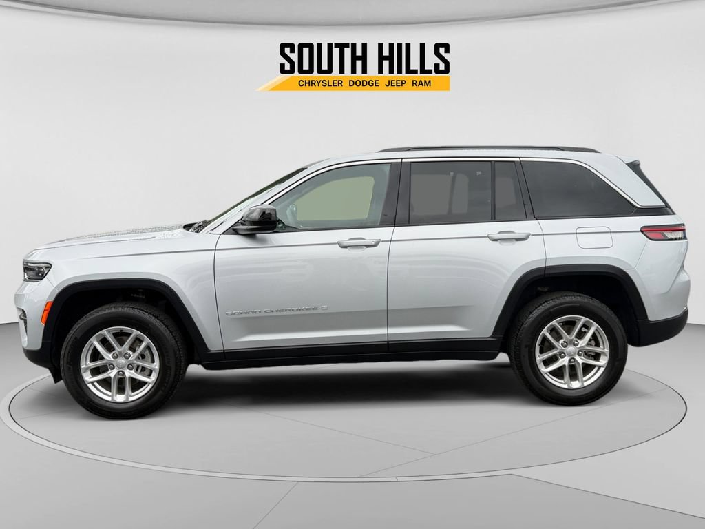 Used 2024 Jeep Grand Cherokee Laredo X w/ Trailer Tow Package AWD/4WD image 2