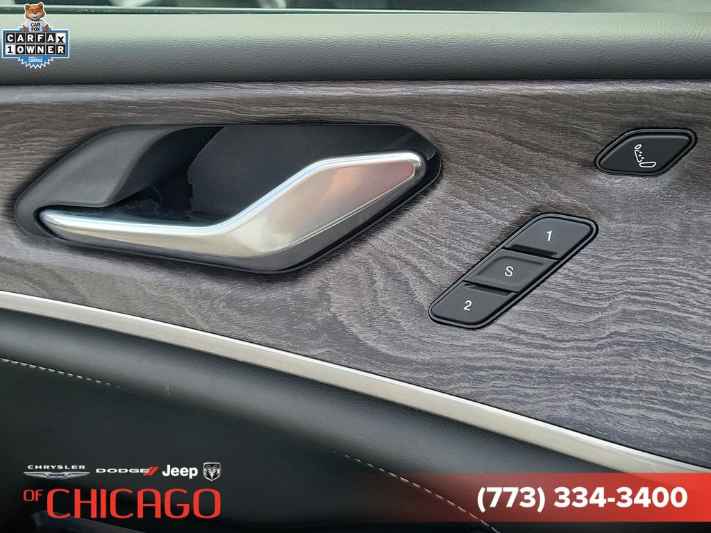 Used 2024 Jeep Grand Cherokee Overland w/ Luxury Tech Group IV AWD/4WD image 23