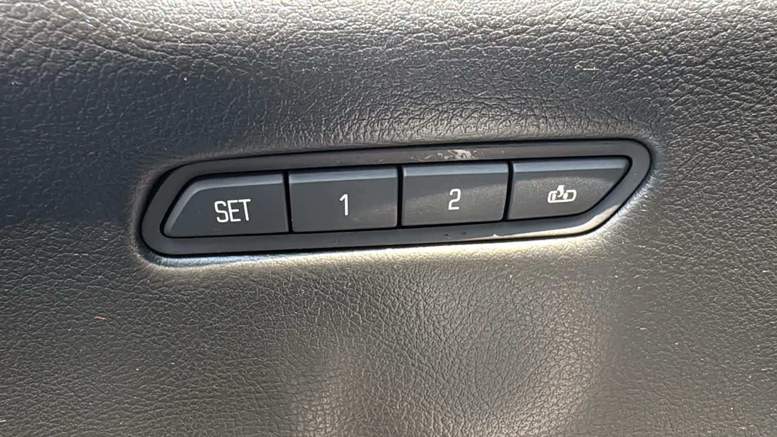 Certified 2018 Cadillac XT5 Luxury w/ Driver Awareness Package FWD image 9