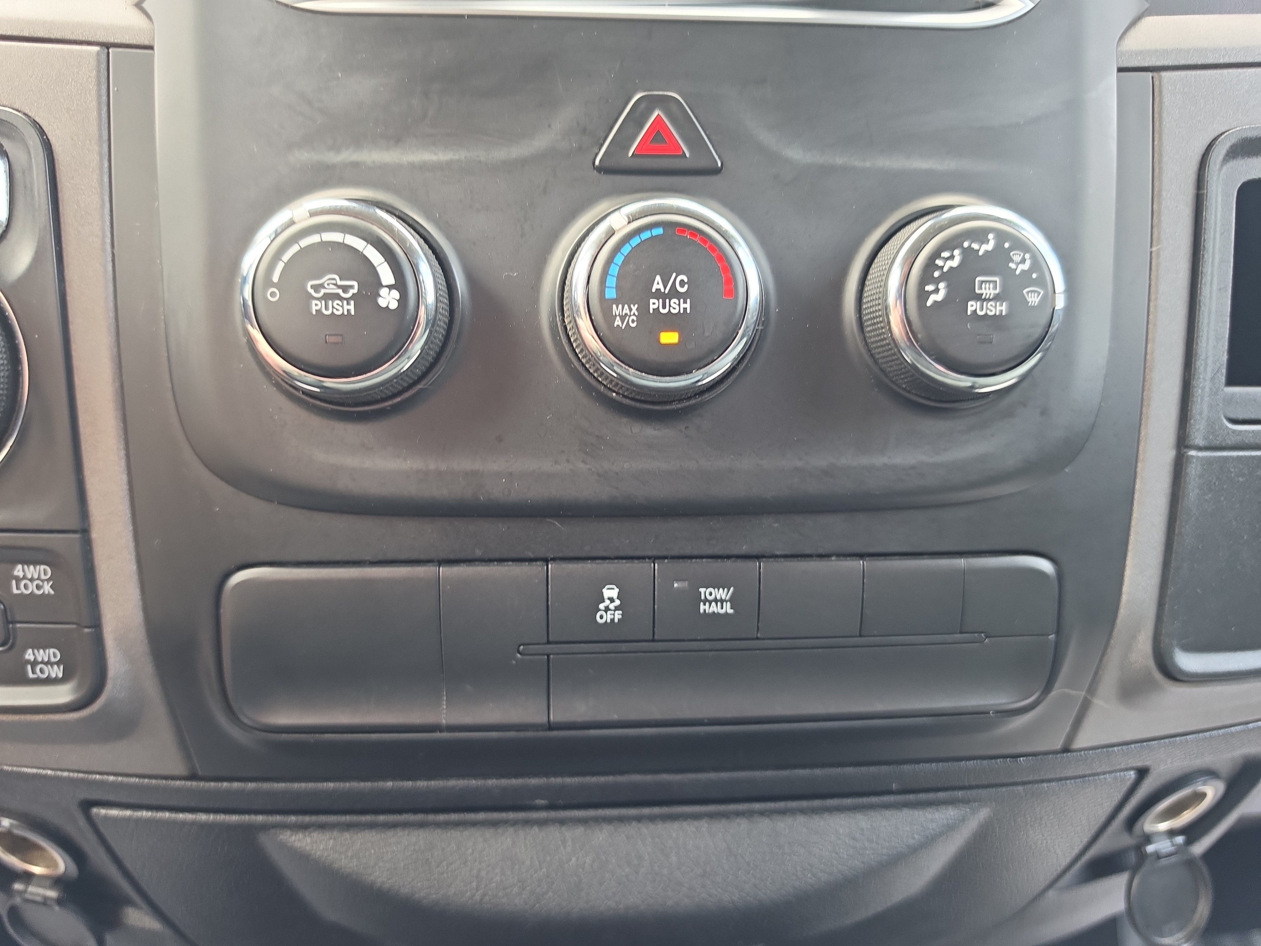 Used 2016 RAM 1500 Express AWD/4WD image 25
