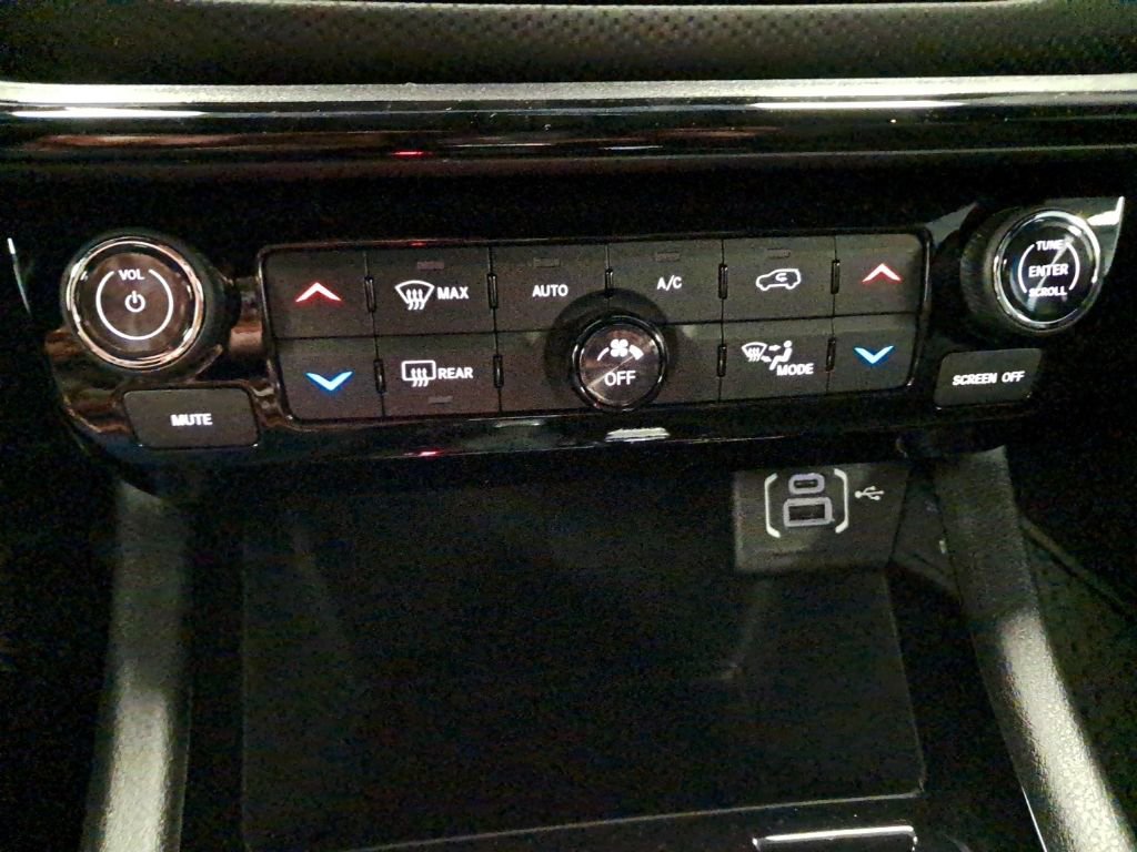 New 2026 Jeep Compass Latitude image 9