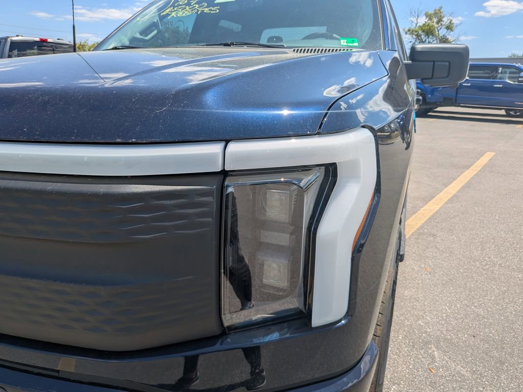 New 2025 Ford F150 Lightning Flash AWD/4WD image 8
