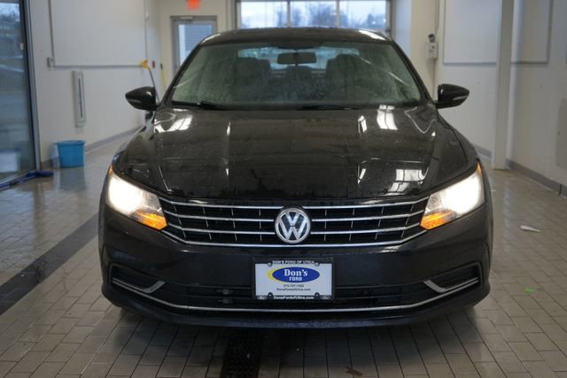 Used 2019 Volkswagen Passat 2.0T Wolfsburg image 16