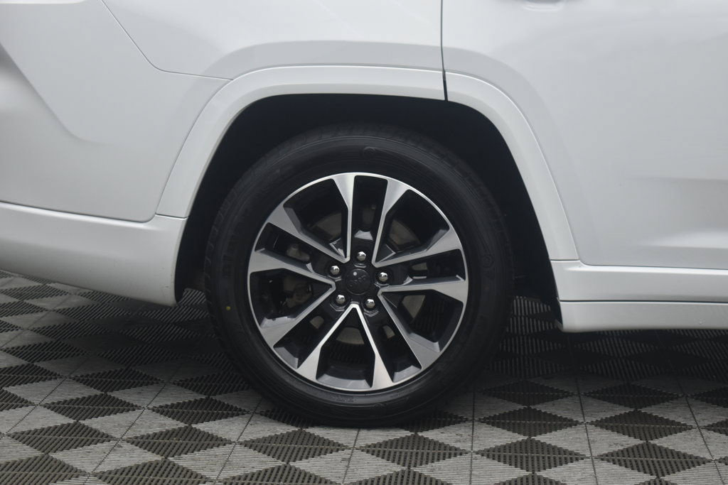 Used 2023 Jeep Grand Cherokee L Overland AWD/4WD image 25
