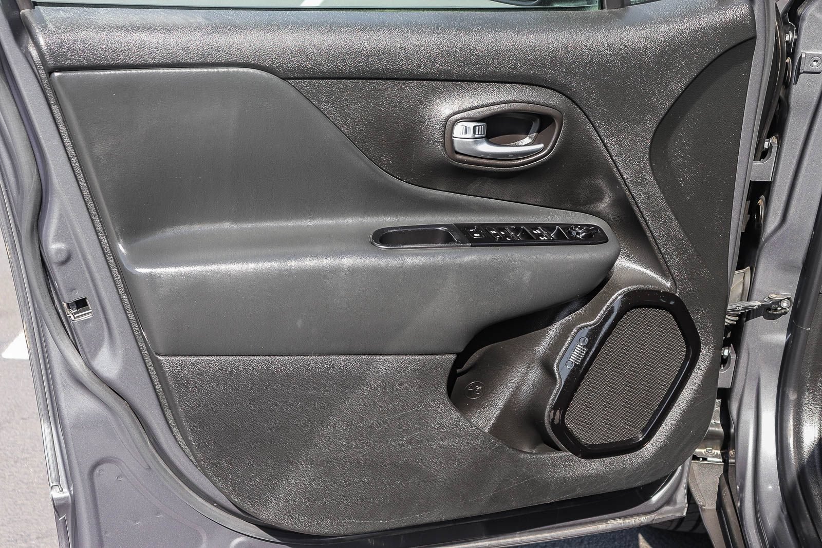 Used 2022 Jeep Renegade Altitude AWD/4WD image 26