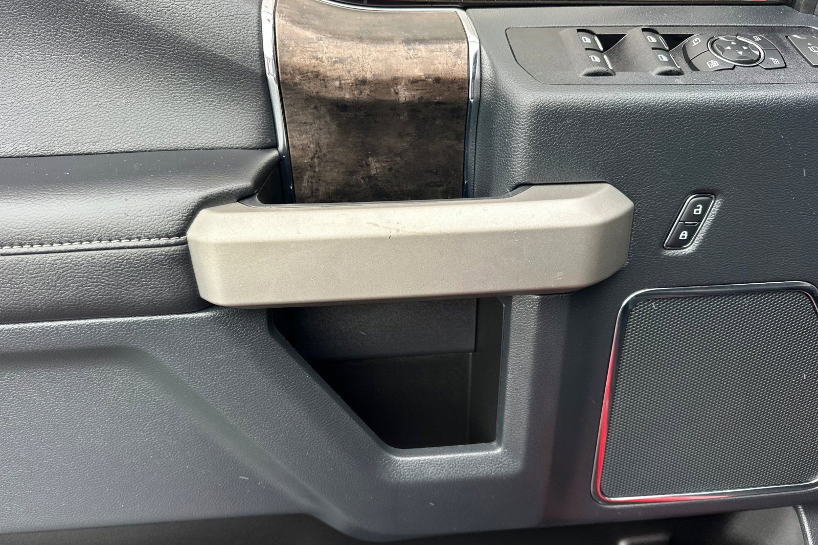 Used 2022 Ford F250 Lariat image 11