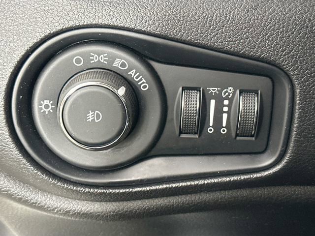 Used 2020 Jeep Renegade Latitude w/ Cold Weather Group image 23