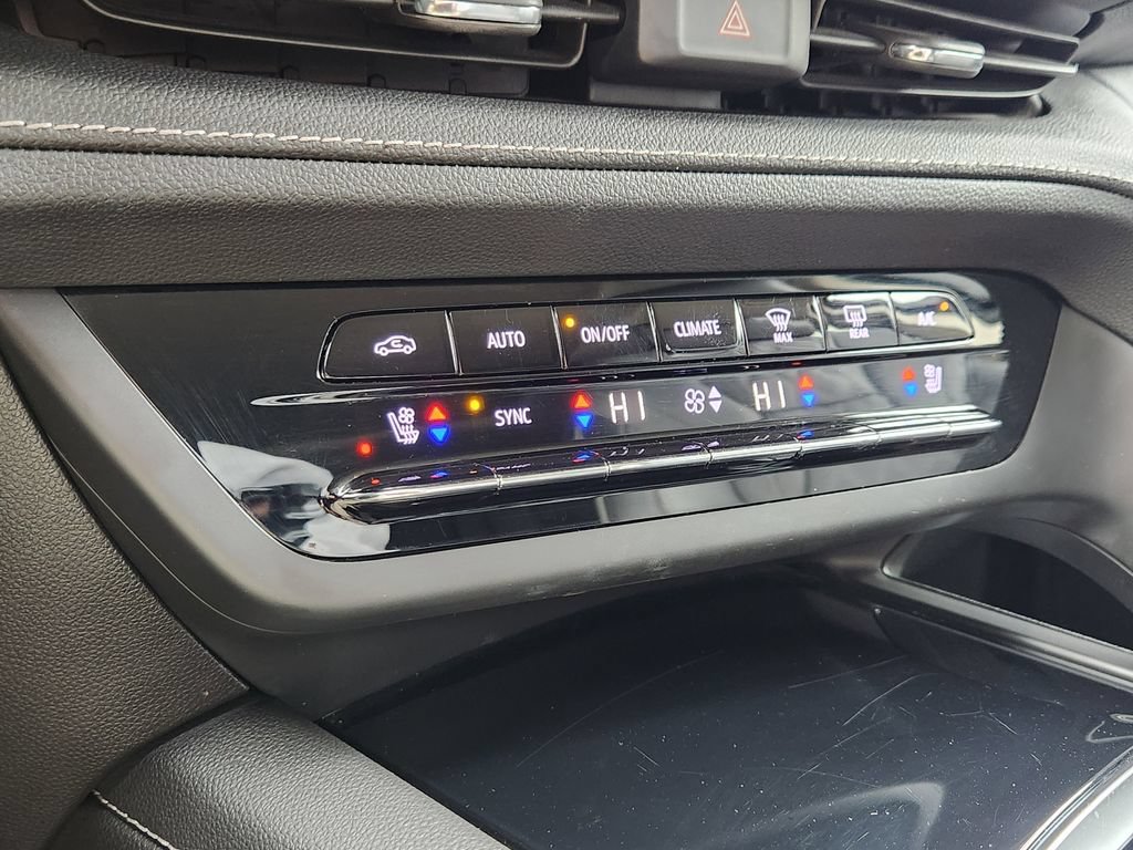 Used 2021 Buick Envision Avenir w/ Technology Package II AWD/4WD image 10