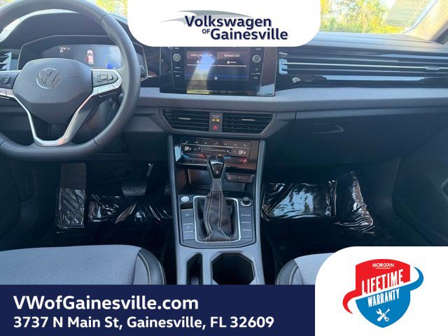 Used 2025 Volkswagen Jetta SE image 12