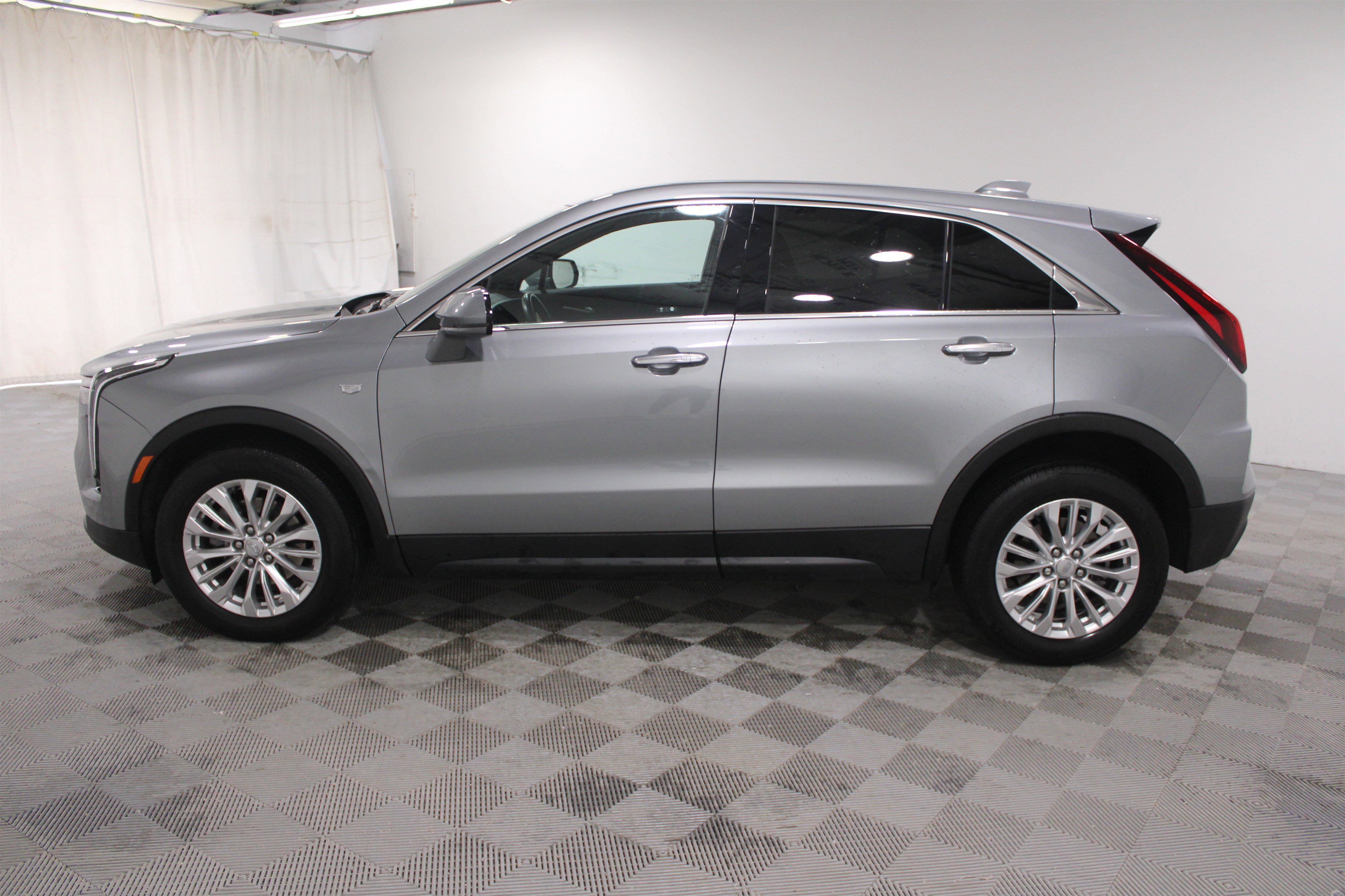 Used 2024 Cadillac XT4 Luxury w/ Cold Weather Package image 30