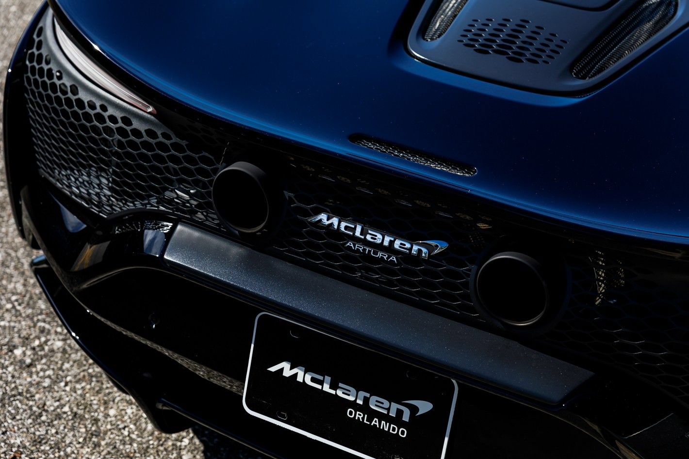 Used 2023 McLaren Artura RWD image 31