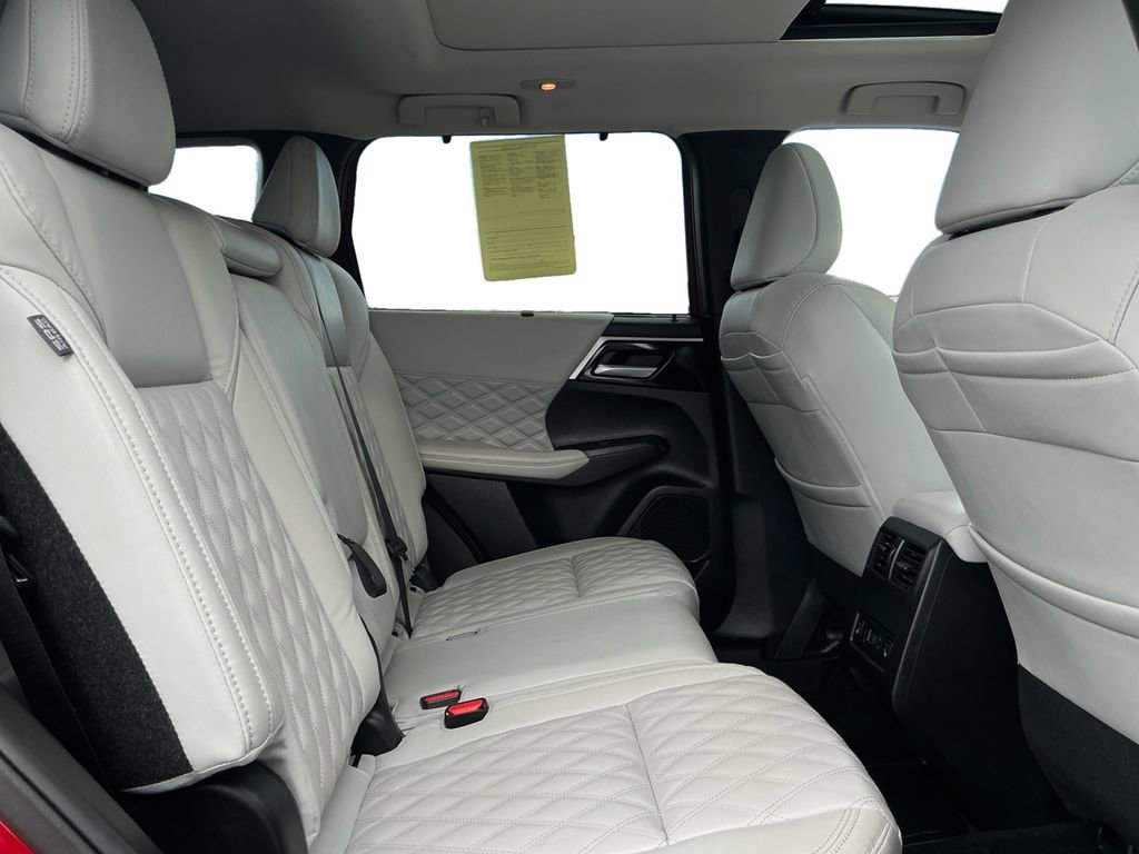 Used 2024 Mitsubishi Outlander SEL image 18