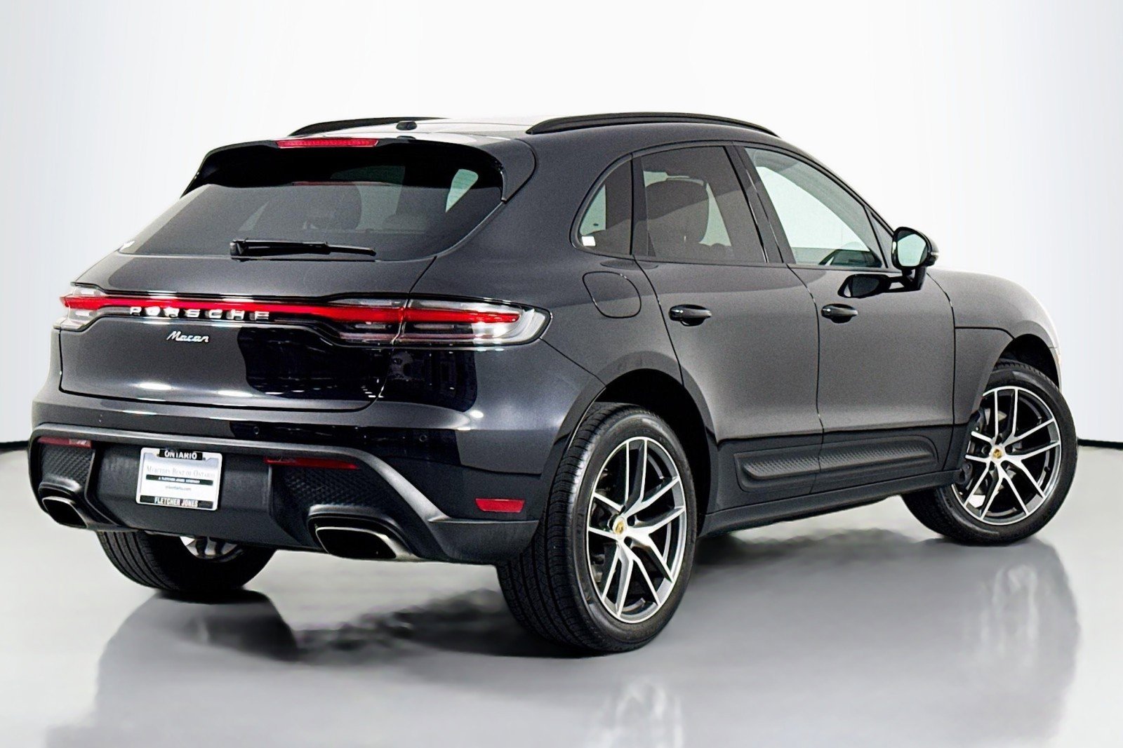 Used 2025 Porsche Macan AWD/4WD image 11