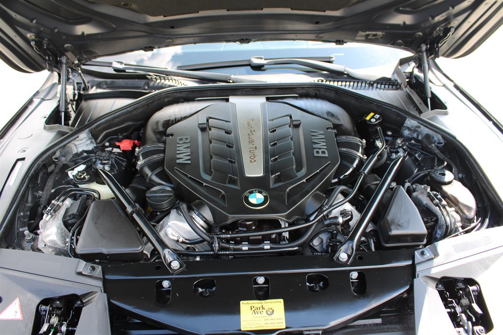 Used 2015 BMW 750Li xDrive image 36