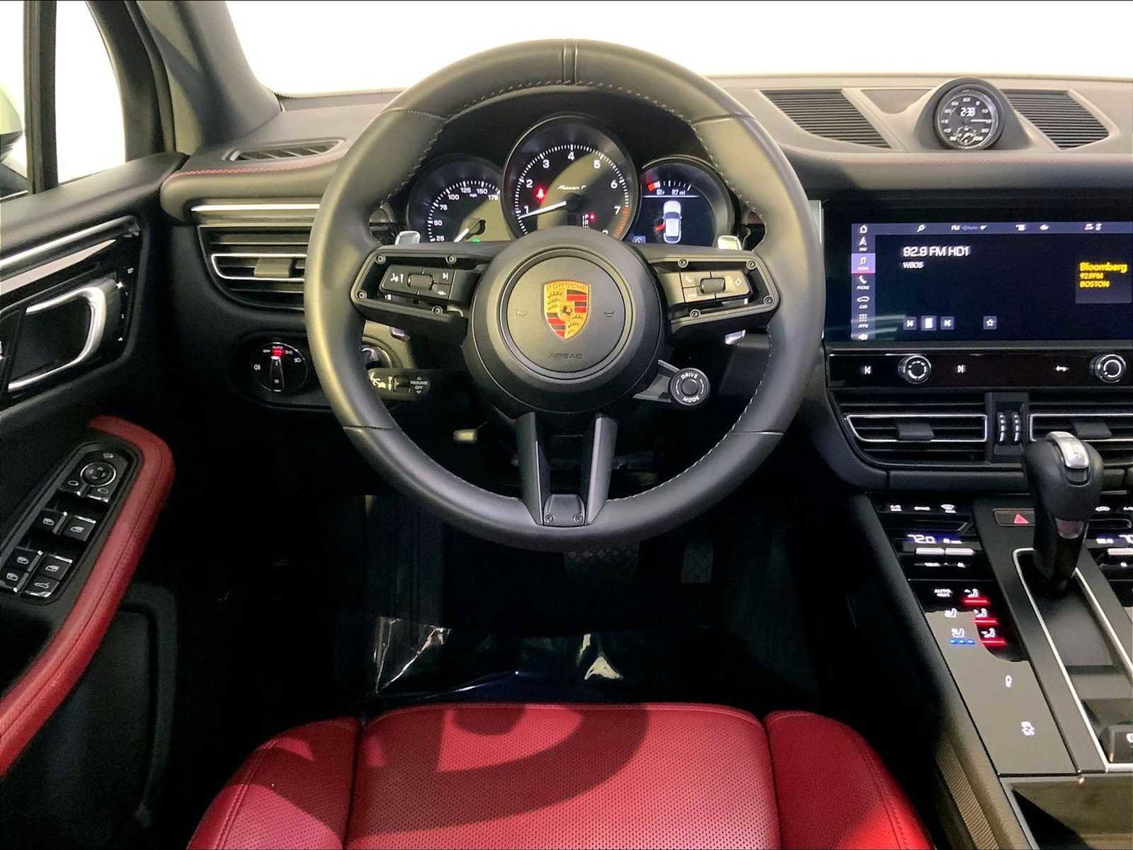 Certified 2023 Porsche Macan Turbo image 13