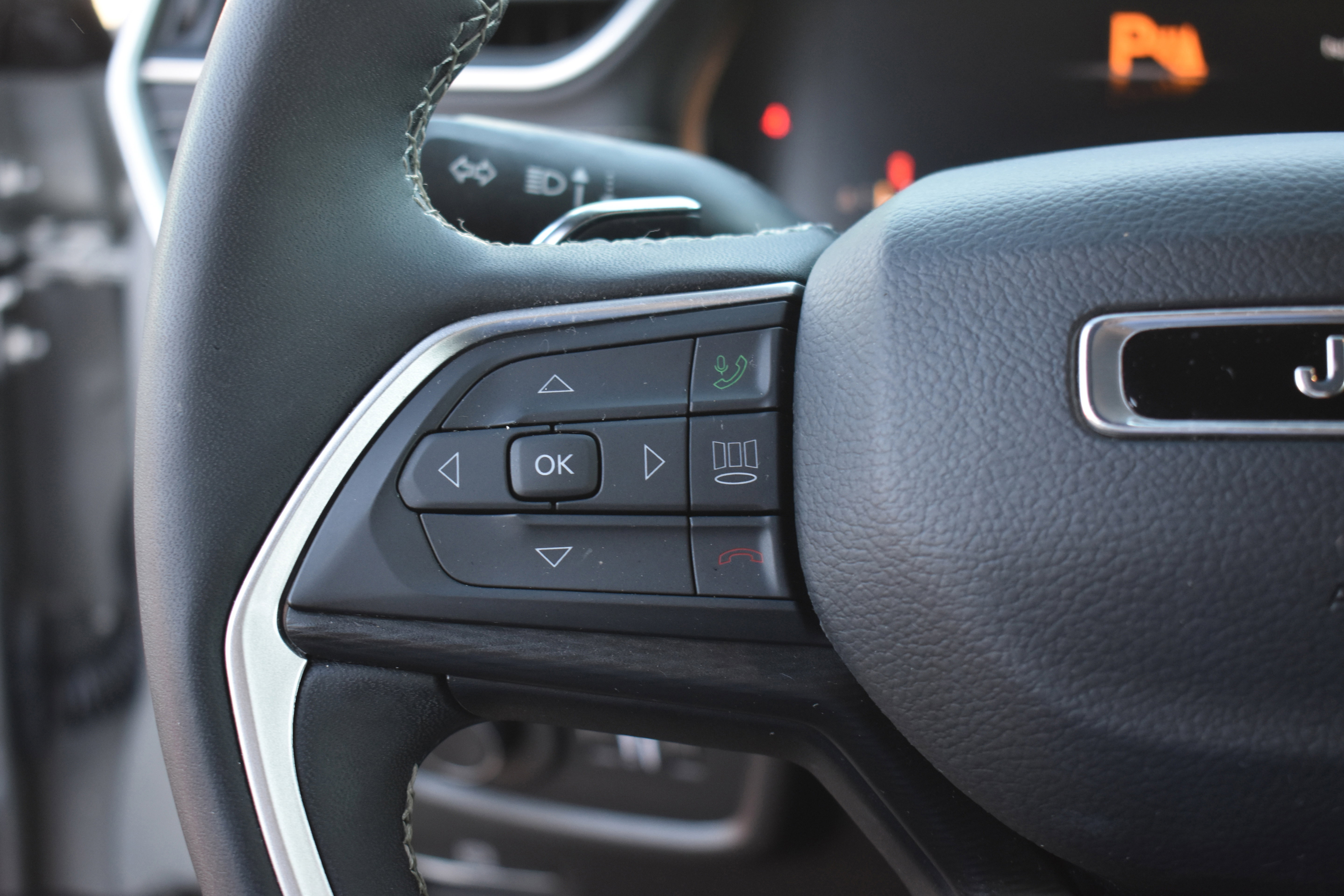 Used 2024 Jeep Grand Cherokee L Laredo w/ Luxury Tech Group I AWD/4WD image 15