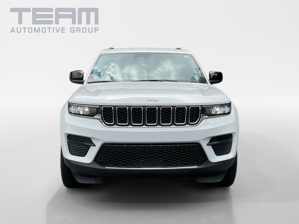 Used 2023 Jeep Grand Cherokee Laredo AWD/4WD image 4