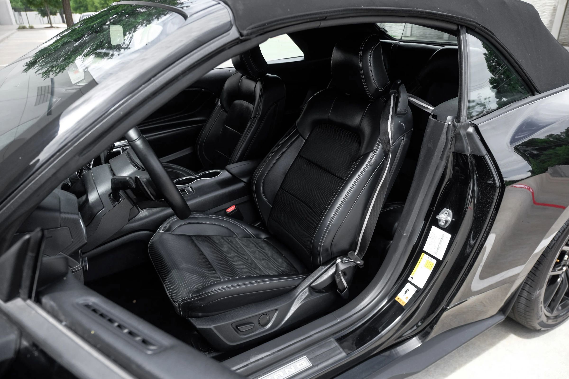 Used 2025 Ford Mustang GT Premium RWD image 40