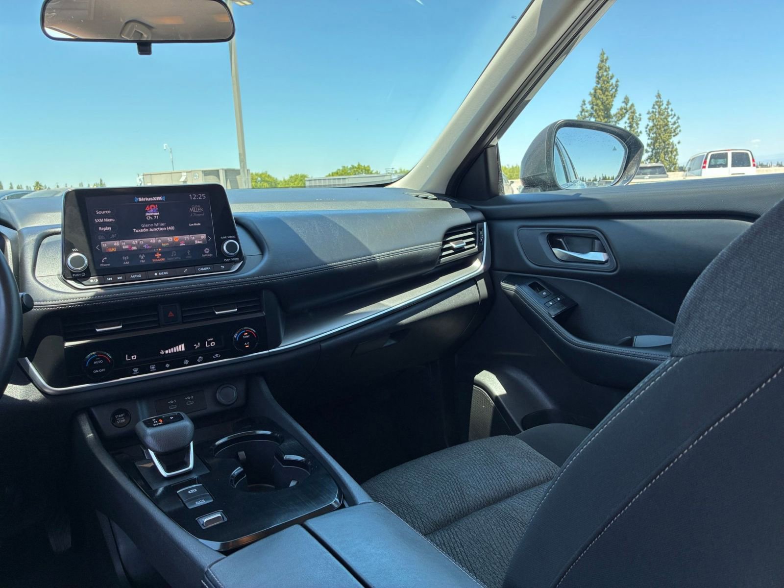 Used 2025 Nissan Rogue SV FWD image 37
