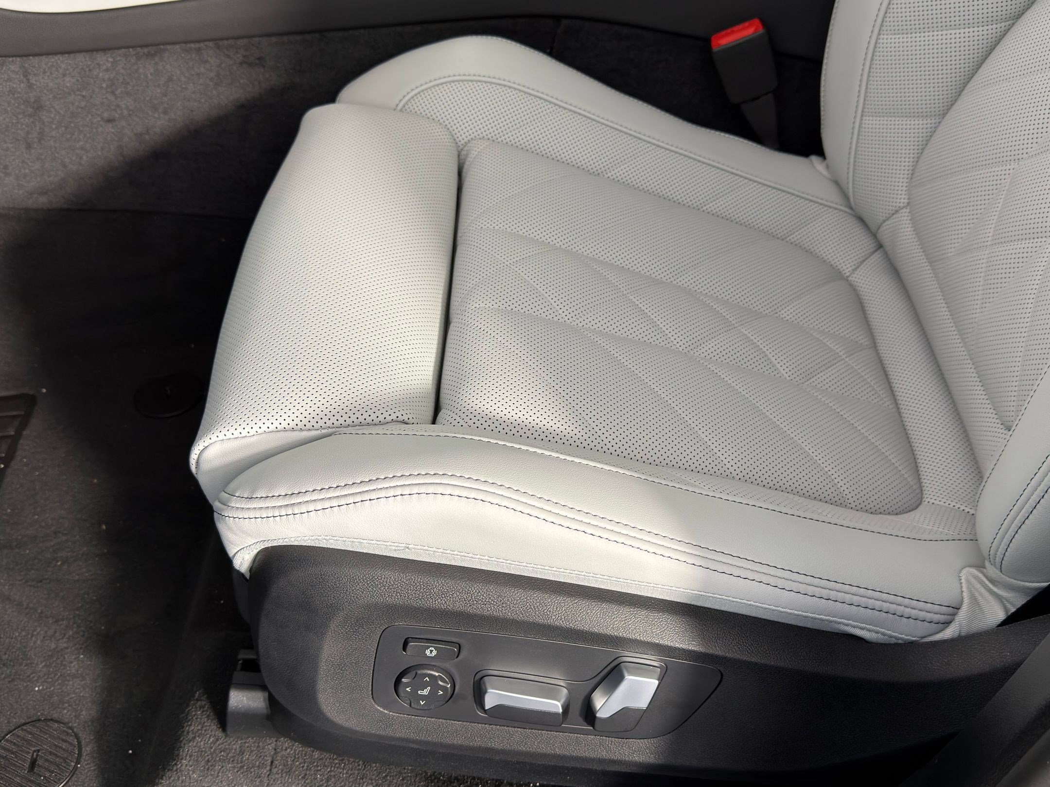 Used 2026 BMW X5 sDrive40i RWD image 11