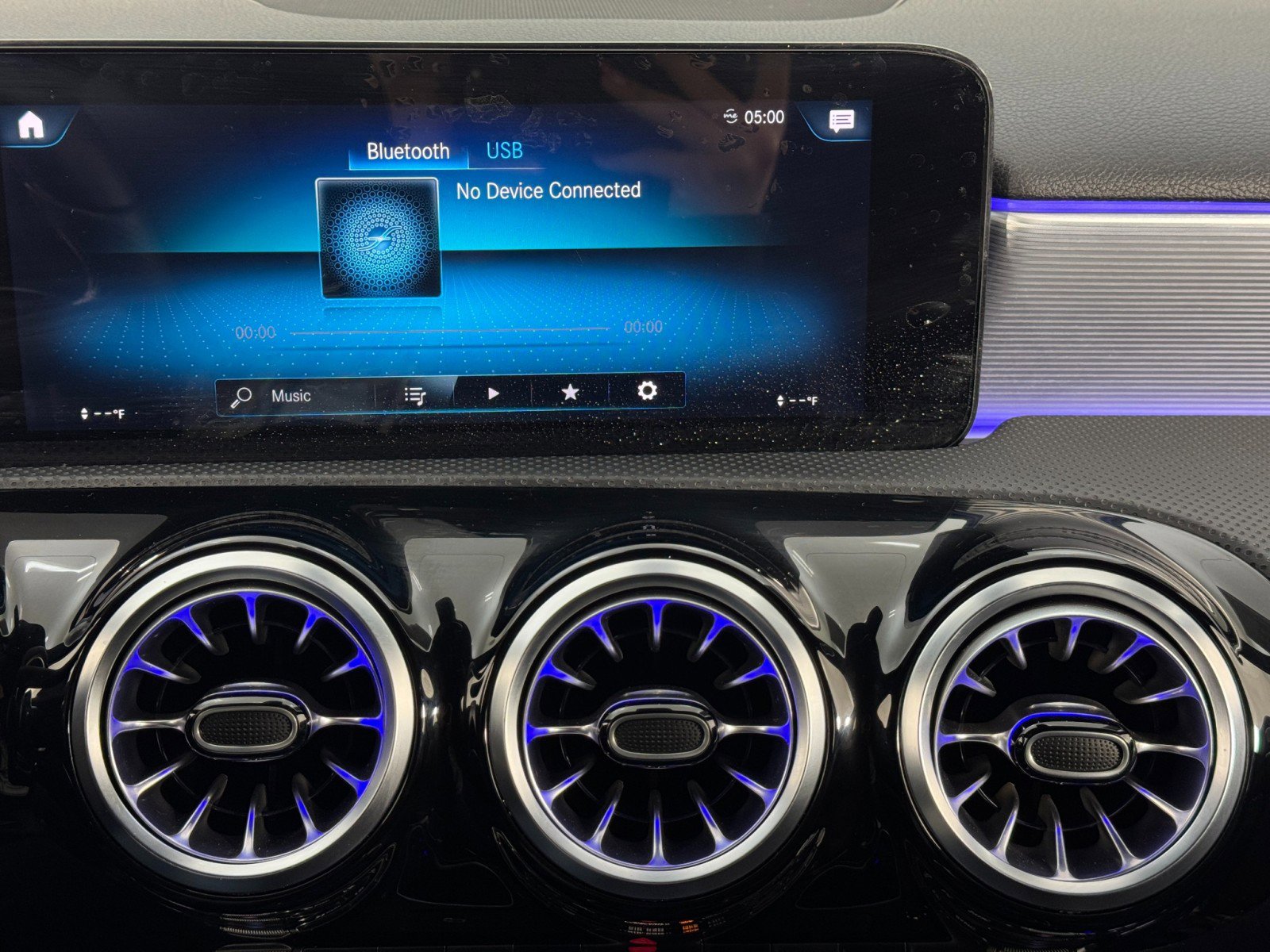 Used 2022 Mercedes-Benz A 220 image 26