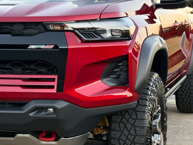 Used 2026 Chevrolet Colorado ZR2 w/ Technology Package AWD/4WD image 11