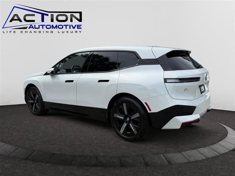 Used 2024 BMW iX xDrive50 w/ Premium Package AWD/4WD image 6