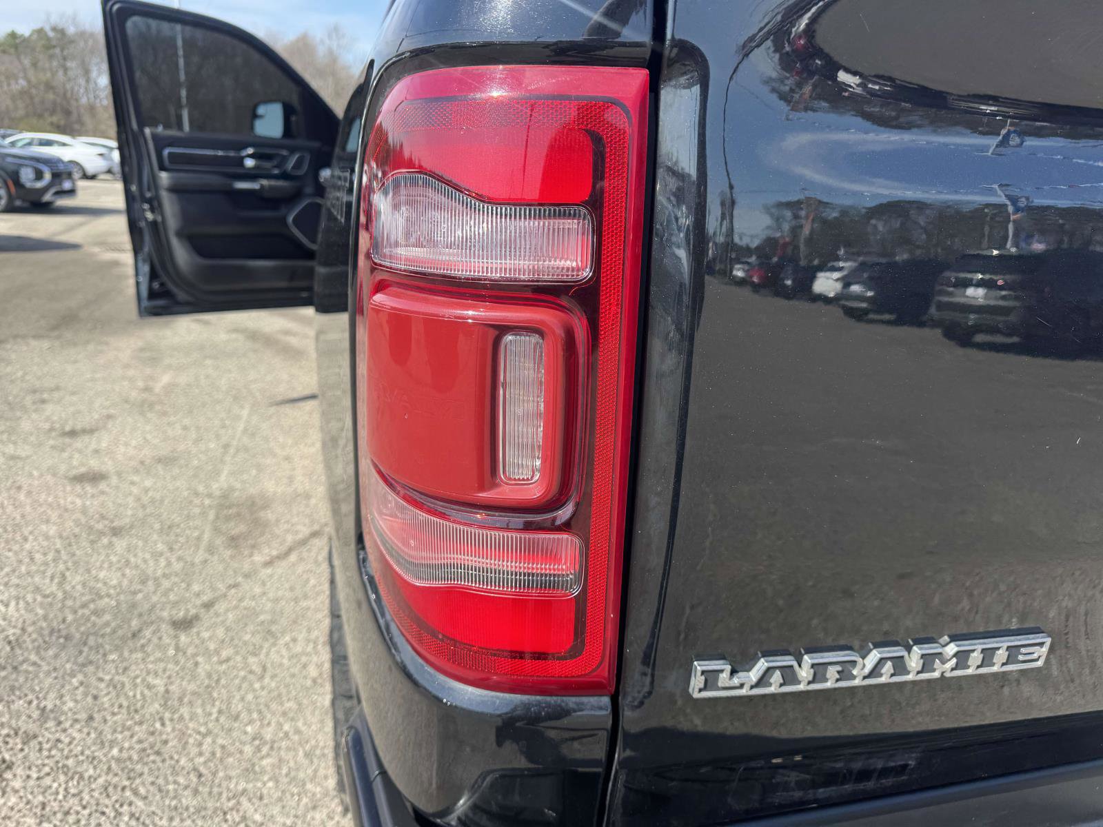 Used 2023 RAM 1500 Laramie AWD/4WD image 9