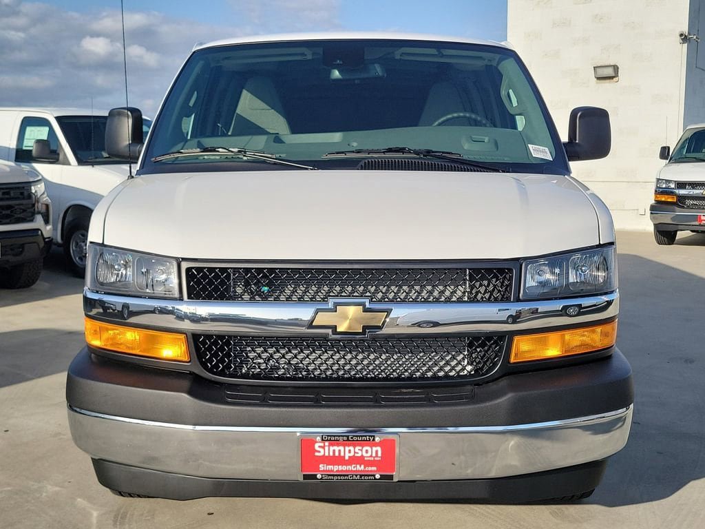 New 2026 Chevrolet Express 3500 Extended RWD image 18
