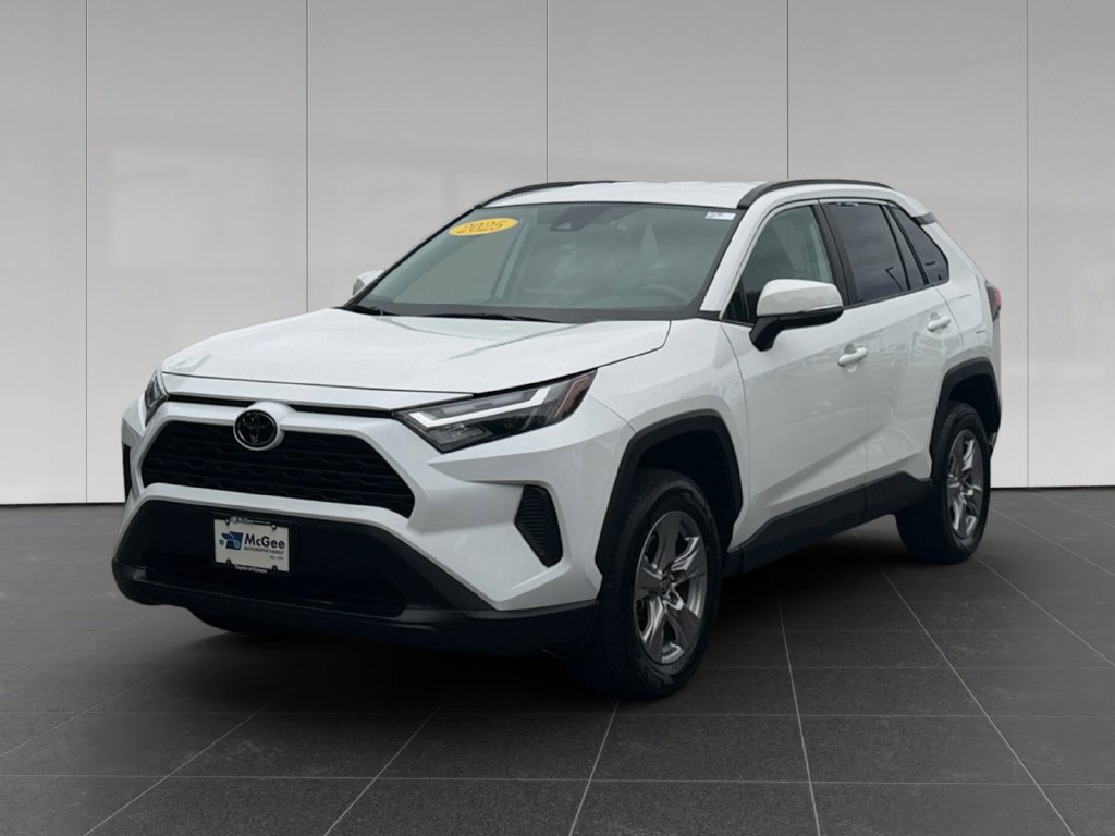 Used 2025 Toyota RAV4 XLE AWD/4WD image 1