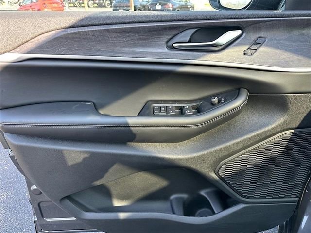 New 2025 Jeep Grand Cherokee Limited image 12