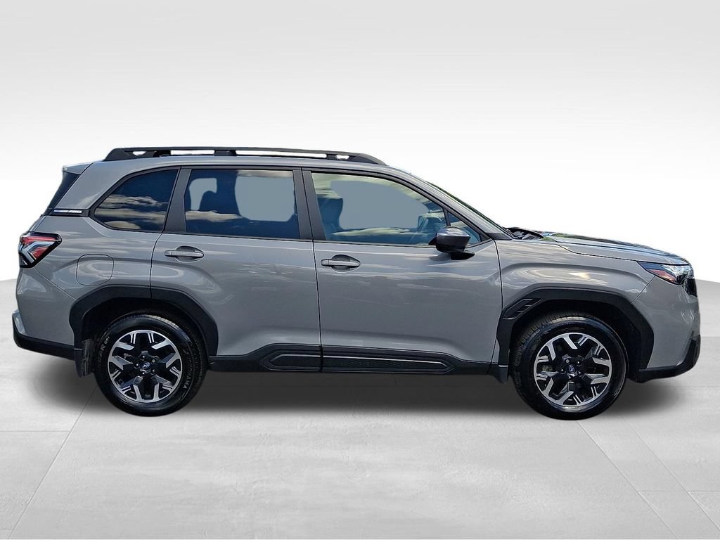 Used 2025 Subaru Forester Premium AWD/4WD image 7