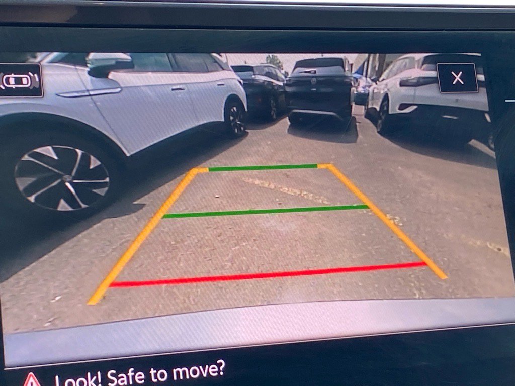 Used 2022 Volkswagen Tiguan SE R-Line image 16