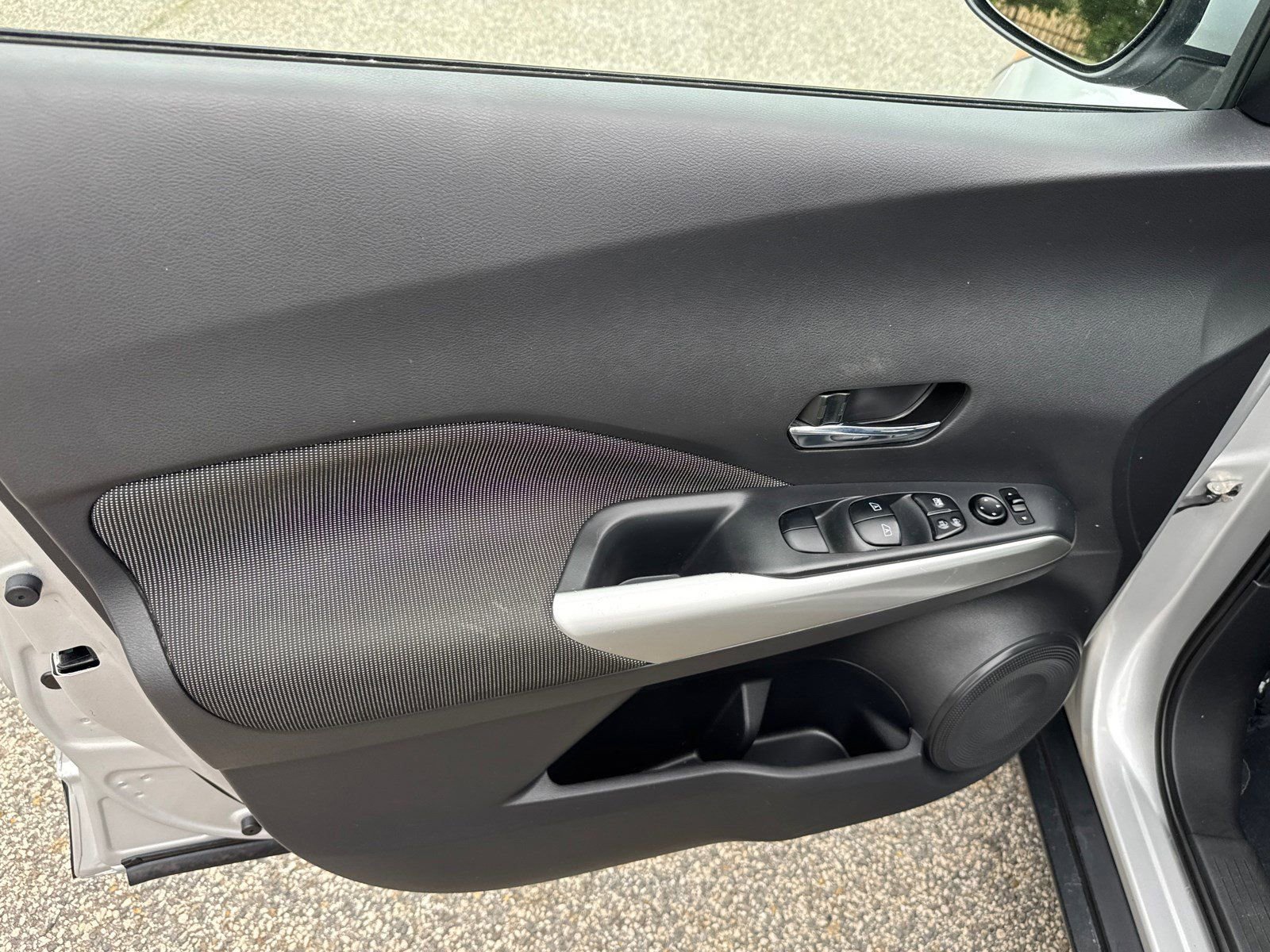 Used 2020 Nissan Kicks SV FWD image 8