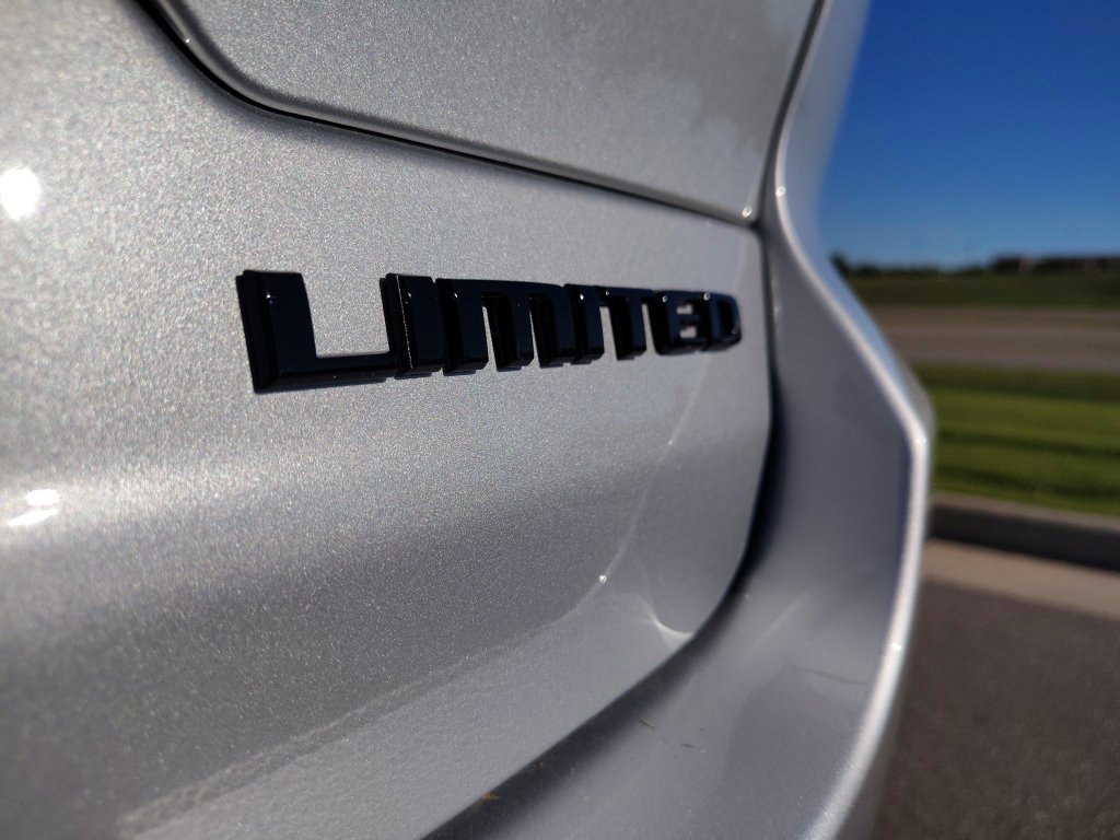 New 2025 Jeep Grand Cherokee Limited w/ Luxury Tech Group II RWD image 9