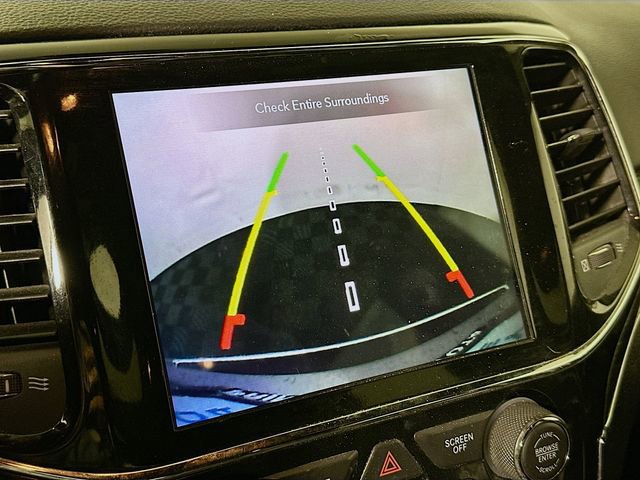 Used 2020 Jeep Grand Cherokee Limited w/ Luxury Group II image 18