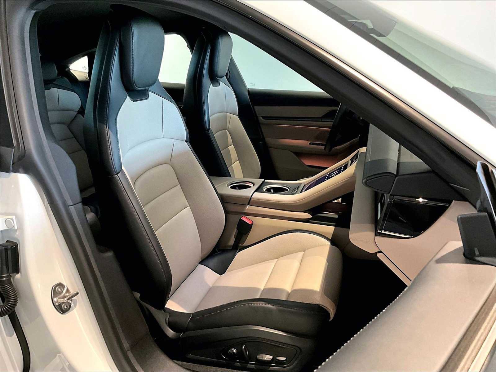 Used 2025 Porsche Taycan image 22