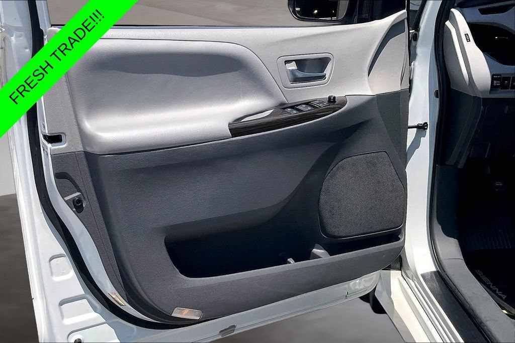 Used 2020 Toyota Sienna XLE Premium AWD/4WD image 19